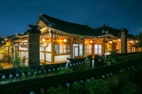 Jeonju Hanokmaeul ilakdang Sarangchae